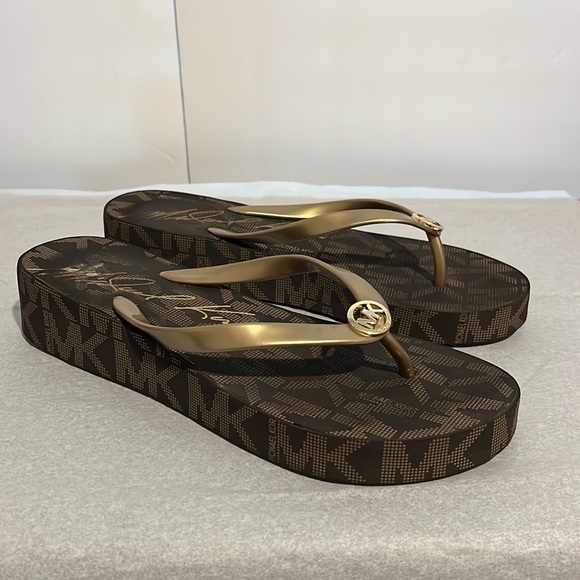 Michael Kors flip flops size 10 in excellent condition - Picture 2 of 10